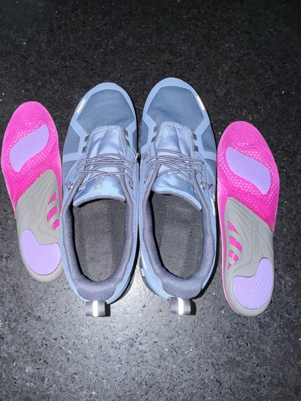 ON CLOUD 5 WATERPROOF ATHLETIC SNEAKERS METAL/NAVY BLUE WORN A FEW HOURS SZ 10